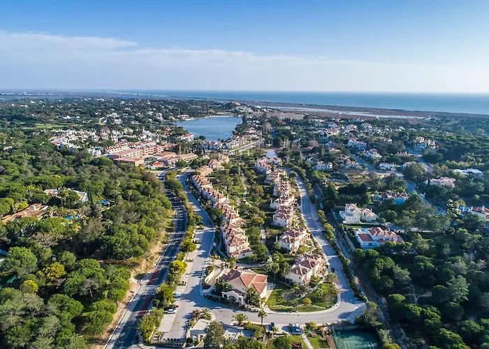 別荘 Moradia Geminada Com 2 Quartos Quinta Do キンタ・ド・ラーゴ